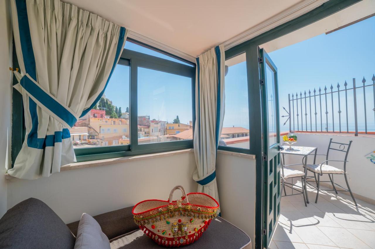 Ottaviano Suite - Elegante Attico Vista Mare ตาออร์มินา ภายนอก รูปภาพ