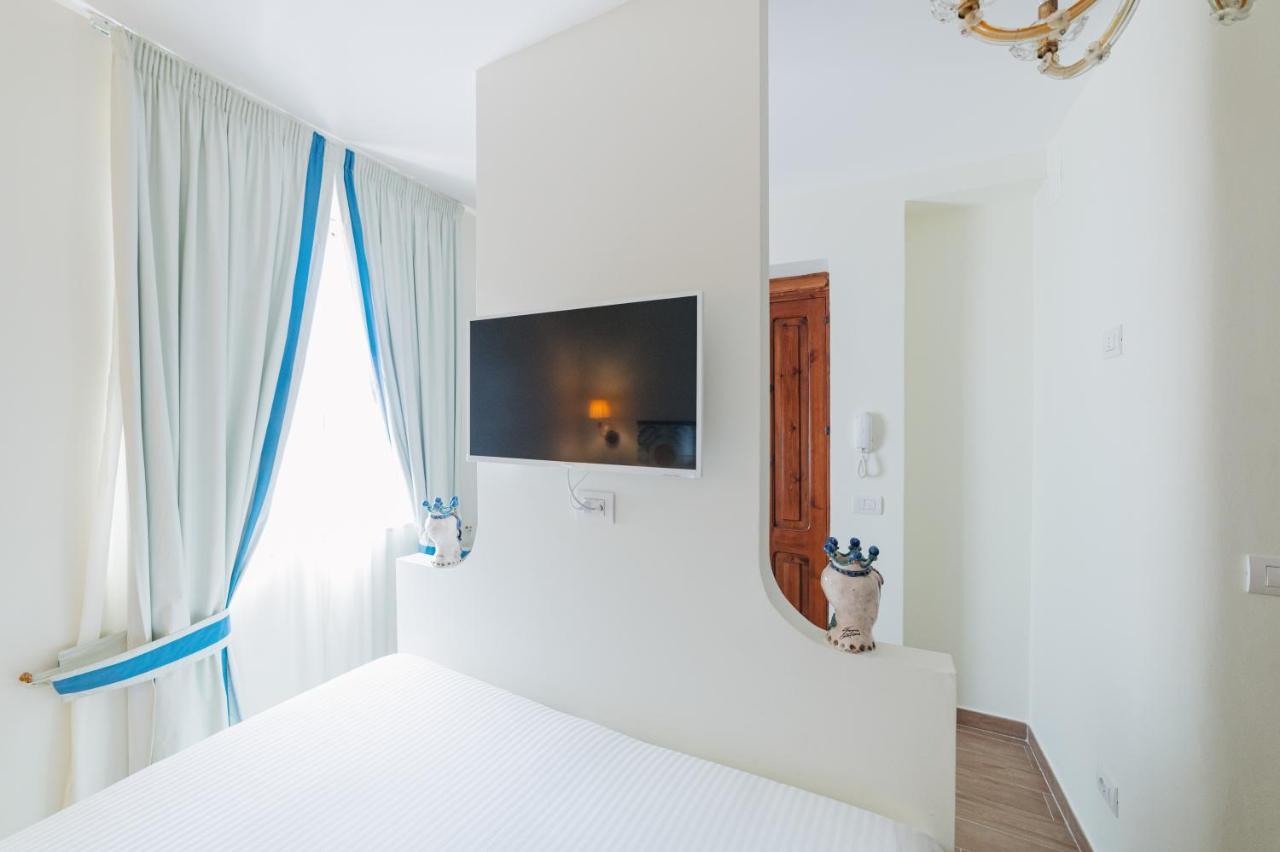 Ottaviano Suite - Elegante Attico Vista Mare ตาออร์มินา ภายนอก รูปภาพ
