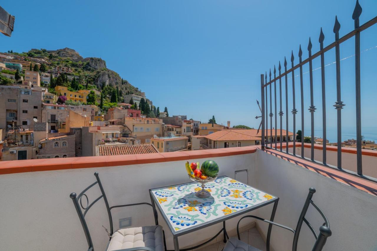 Ottaviano Suite - Elegante Attico Vista Mare ตาออร์มินา ภายนอก รูปภาพ