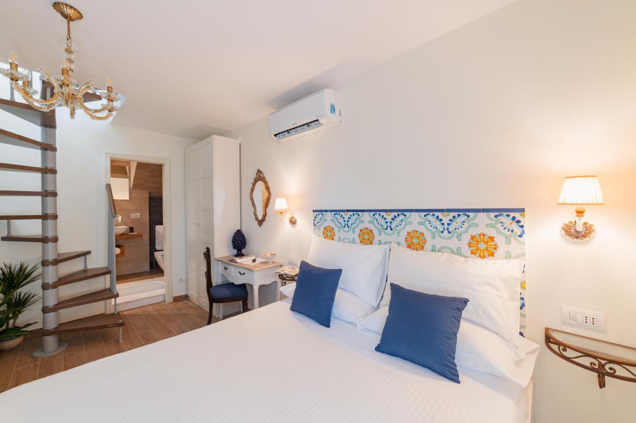 Ottaviano Suite - Elegante Attico Vista Mare ตาออร์มินา ภายนอก รูปภาพ