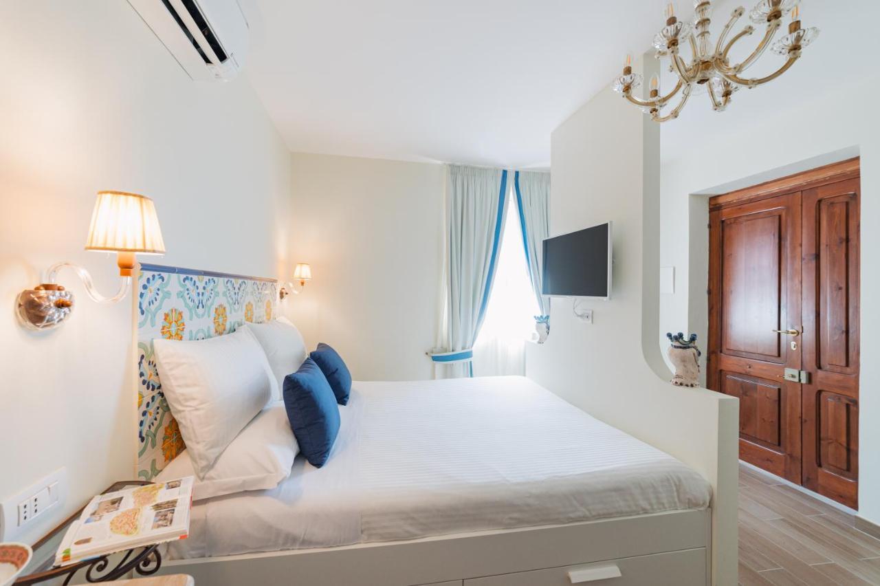 Ottaviano Suite - Elegante Attico Vista Mare ตาออร์มินา ภายนอก รูปภาพ