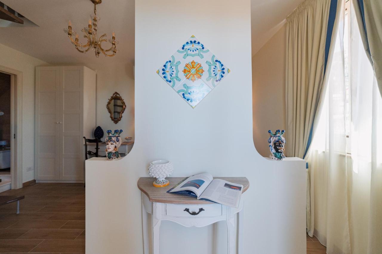 Ottaviano Suite - Elegante Attico Vista Mare ตาออร์มินา ภายนอก รูปภาพ