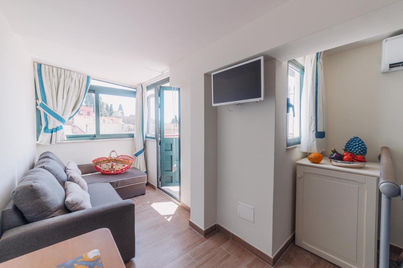 Ottaviano Suite - Elegante Attico Vista Mare ตาออร์มินา ภายนอก รูปภาพ