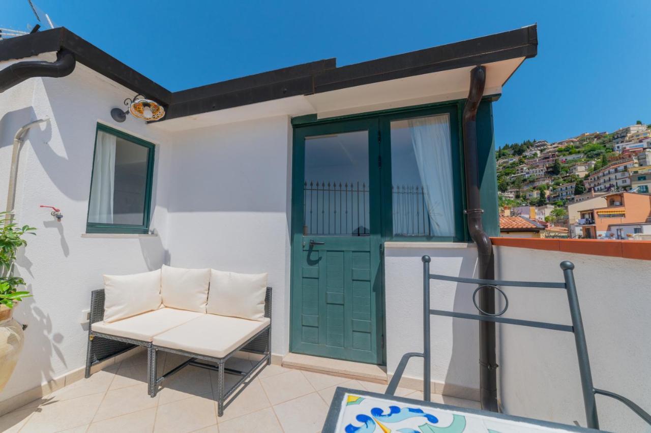 Ottaviano Suite - Elegante Attico Vista Mare ตาออร์มินา ภายนอก รูปภาพ