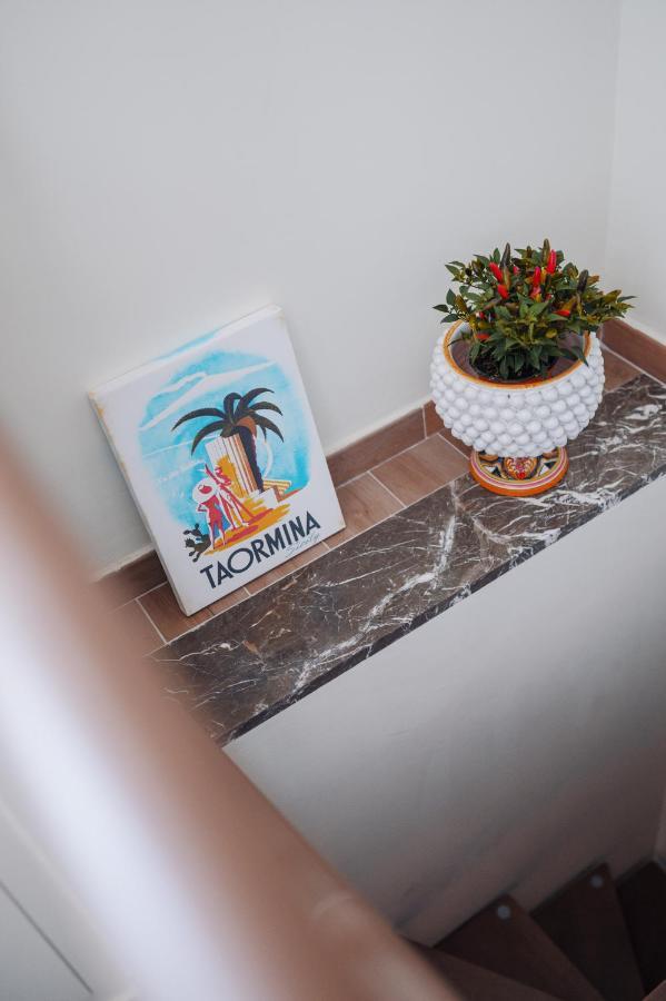 Ottaviano Suite - Elegante Attico Vista Mare ตาออร์มินา ภายนอก รูปภาพ